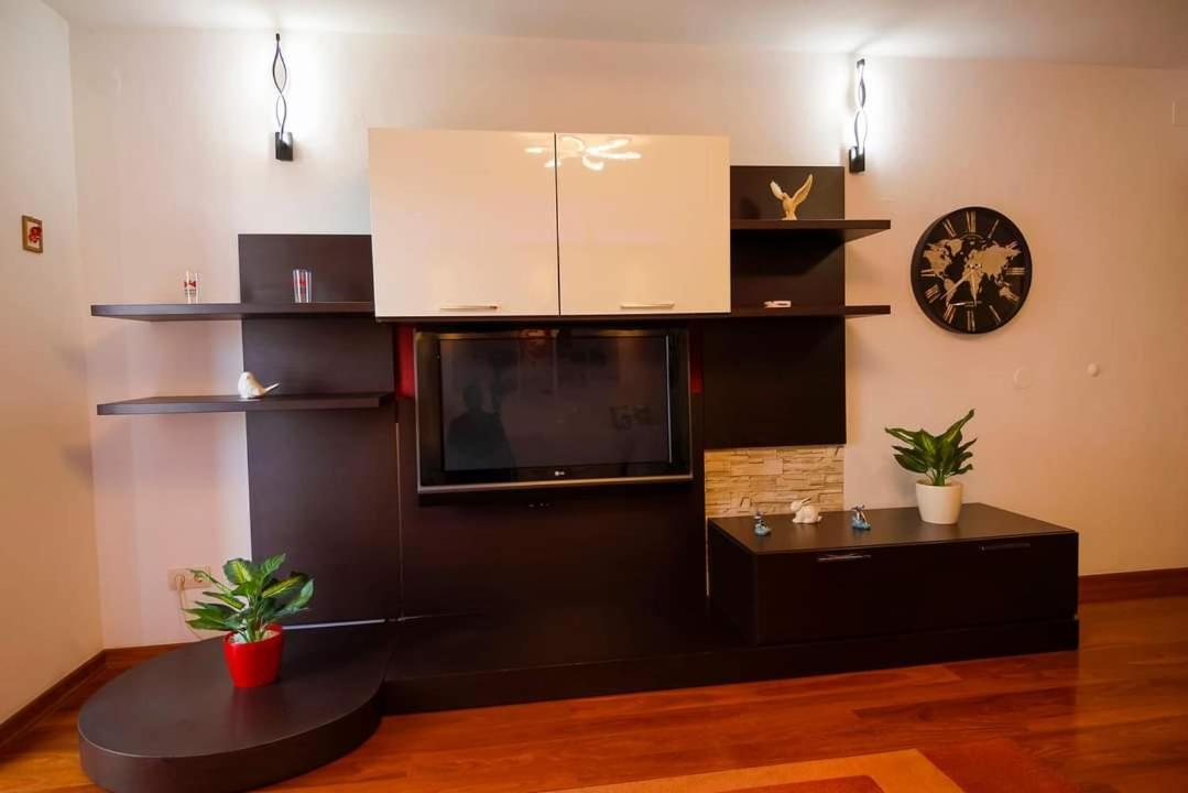 Apartment Two Beautiful Near The Sea Kastela