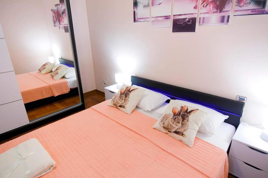 Two Beautiful Near The Sea Apartment Kastela