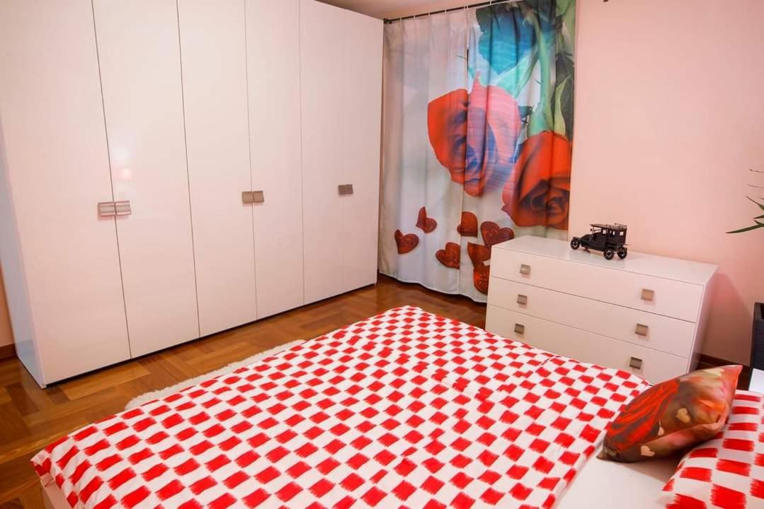 Apartment Two Beautiful Near The Sea Kastela