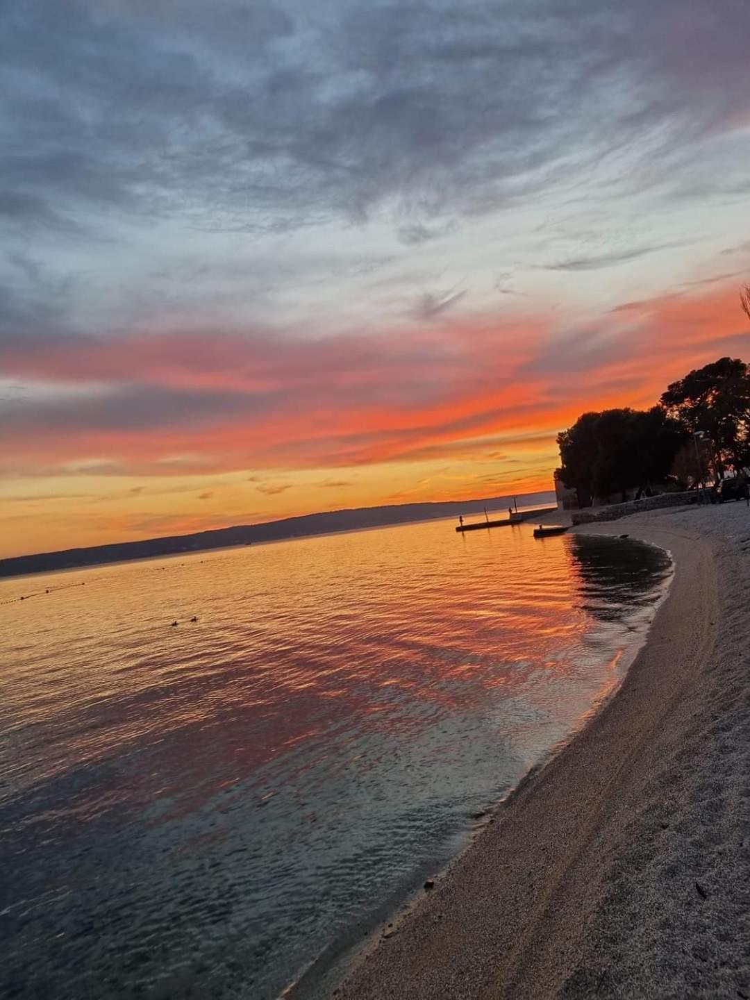 Two Beautiful Near The Sea Apartment Kastela