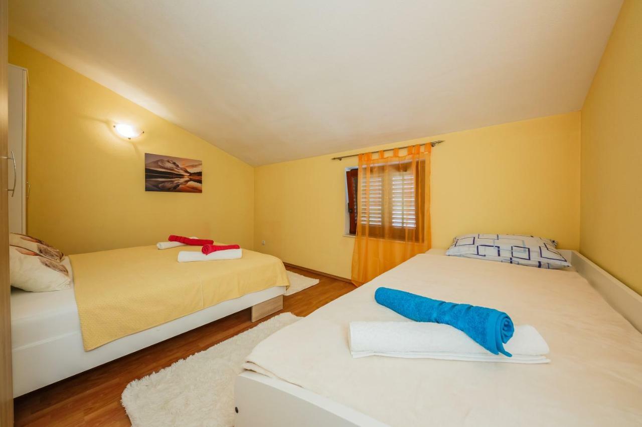 Apartment Two Beautiful Near The Sea Kastela